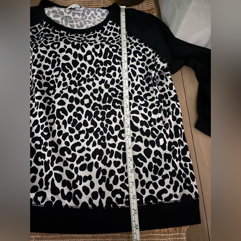 Cathy Daniels Black and White Animal Print Top - Picture 6 of 6